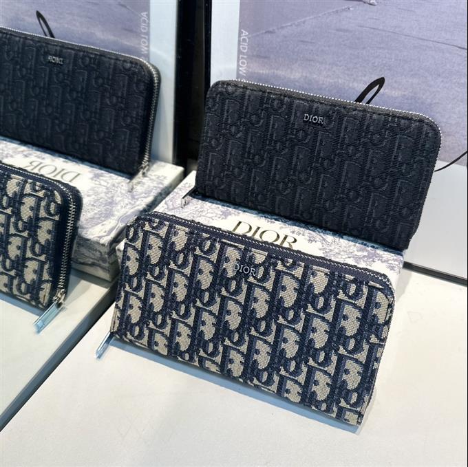 2025228Y 210P182141954